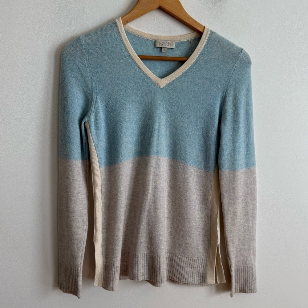 Kinross Soft Cashmere Colorblock V-Neck Sweater
